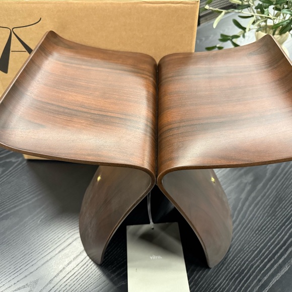 Butterfly Stool by Sori Yanagi for Vitra - Picture 4 of 10